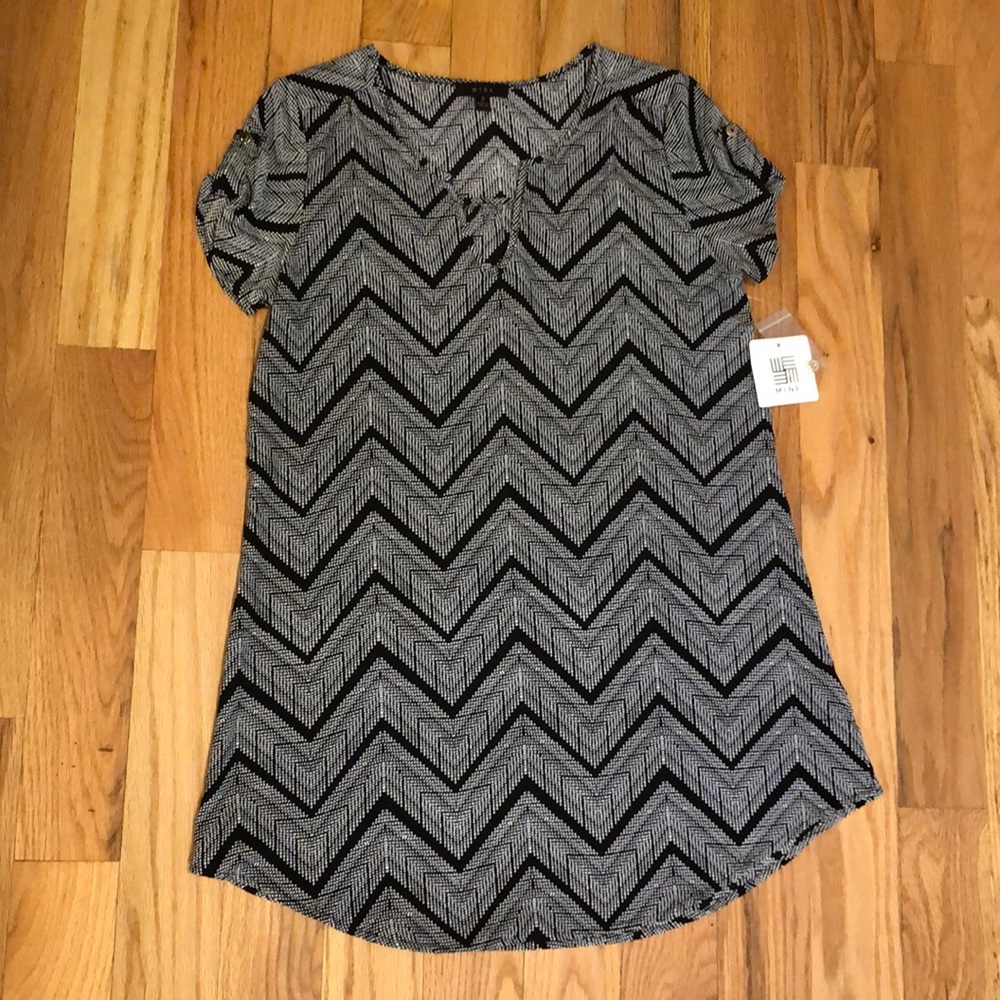 2/$10 🧡 Black Chevron Flowy Top